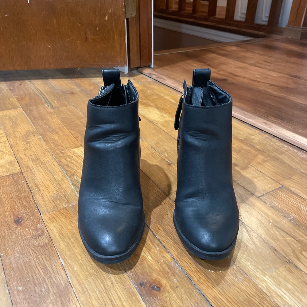 Black target DV heeled ankle booties